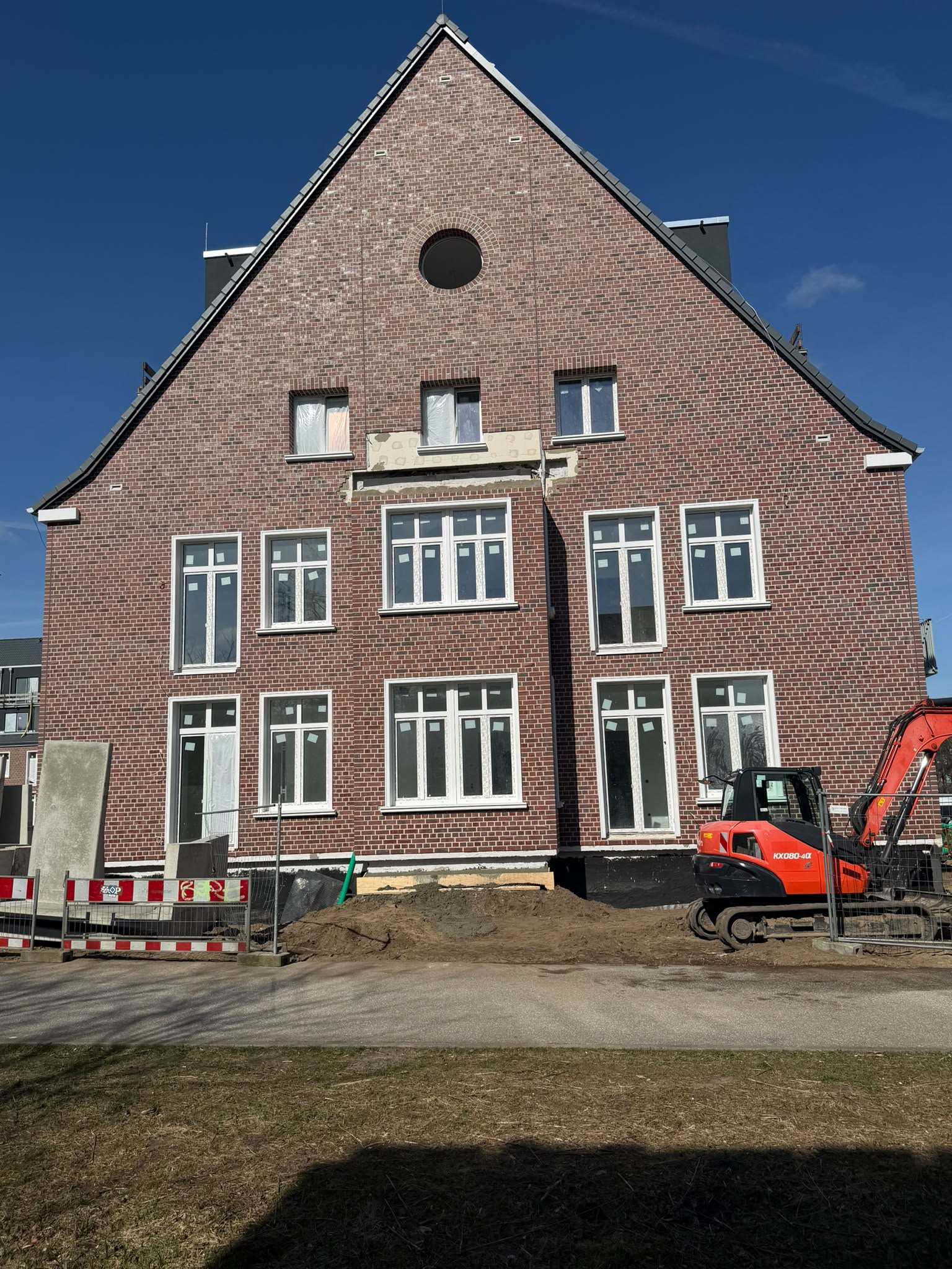 Giebelfassade mit Klinkerriemchen in Fischbek